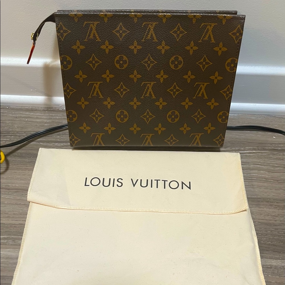 Louis Vuitton Canvas Toiletry 26